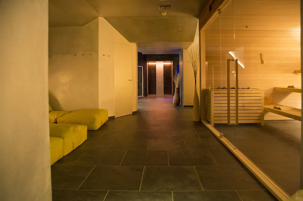 Linta Hotel Wellness & Spa 阿西阿高 4*,